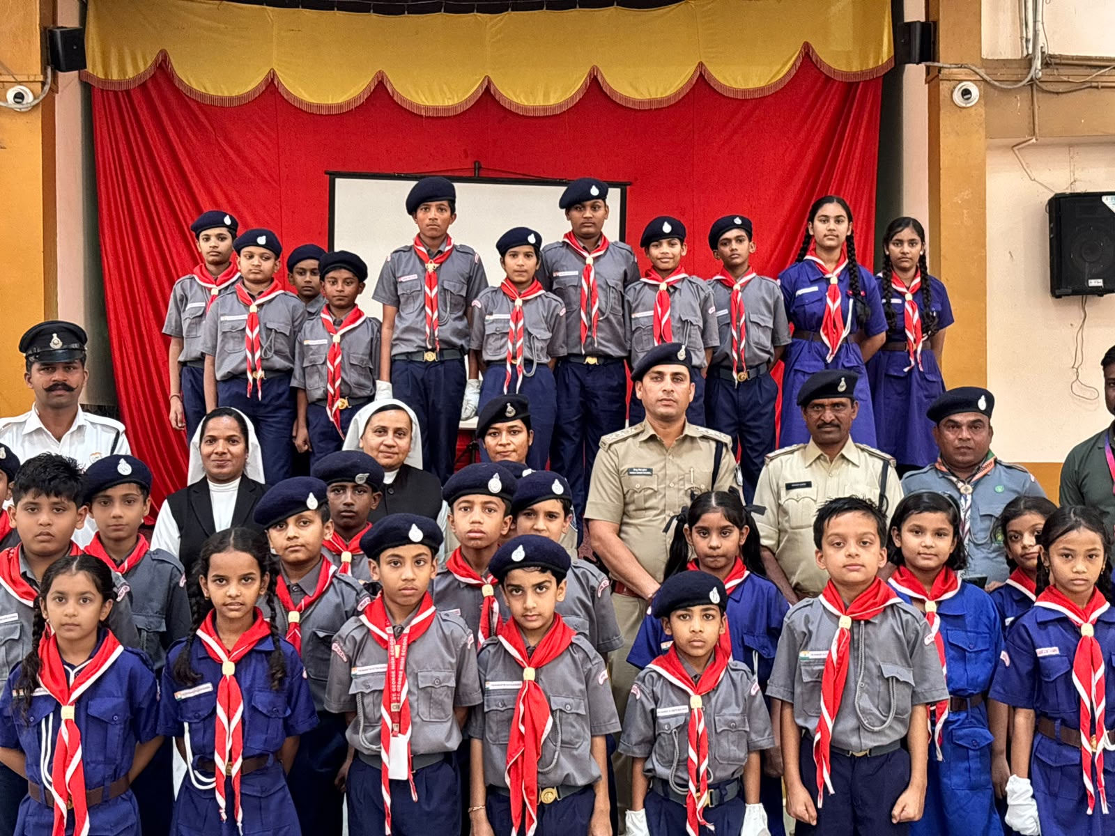 एजुकेशन के साथ सड़क सुरक्षा का नालेज भी जरूरी : एसीपी हिंदू सिंह मुवेल