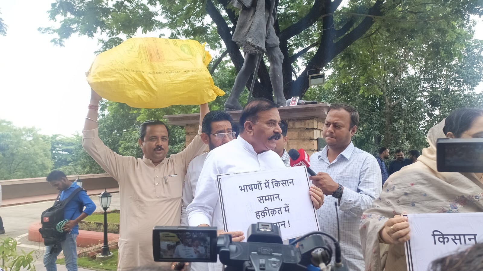 जय अंबे एंबुलेंस और नैनो यूरिया को लेकर गरमाया सदन, विपक्ष ने सरकार को घेरा...