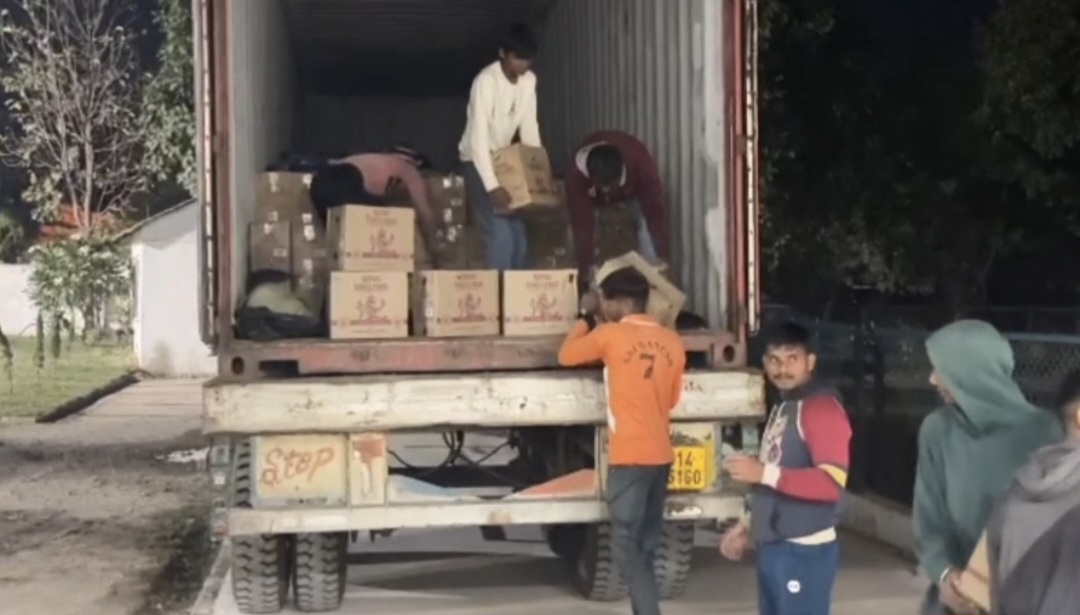 पिटोल के पास गुजरात सीमा की ओर ले जाई जा रही 1.60 करोड़ रुपये की अवैध शराब से भरा ट्रेलर
