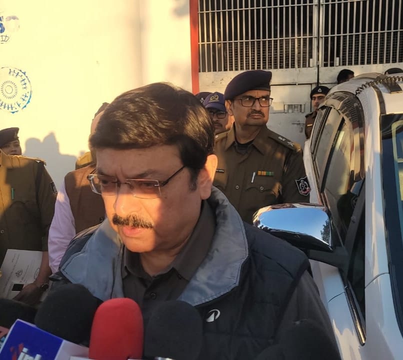 उज्जैन जिले की उपजेल खाचरौद में तीन कैदियों के फरार होने के बाद जेल प्रशासन द्वारा सुरक्षा इंतज़ामों की जाँच और समीक्षा की गई।