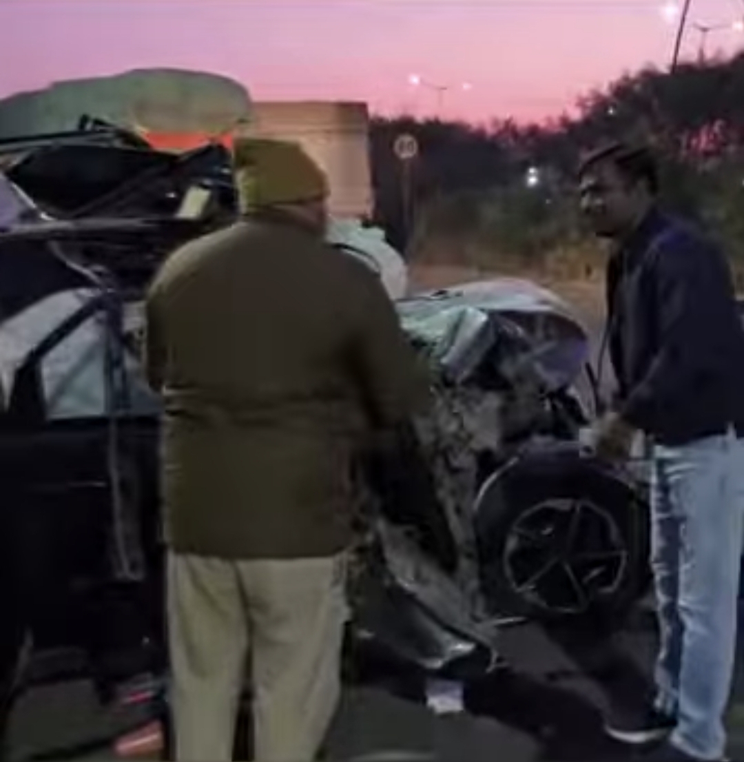 रालामंडल क्षेत्र में सुबह 5 बजे हुए भीषण सड़क हादसे में तीन छात्रों की मौके पर ही मौत, एक युवती घायल। ट्रक चालक वाहन लेकर फरार।