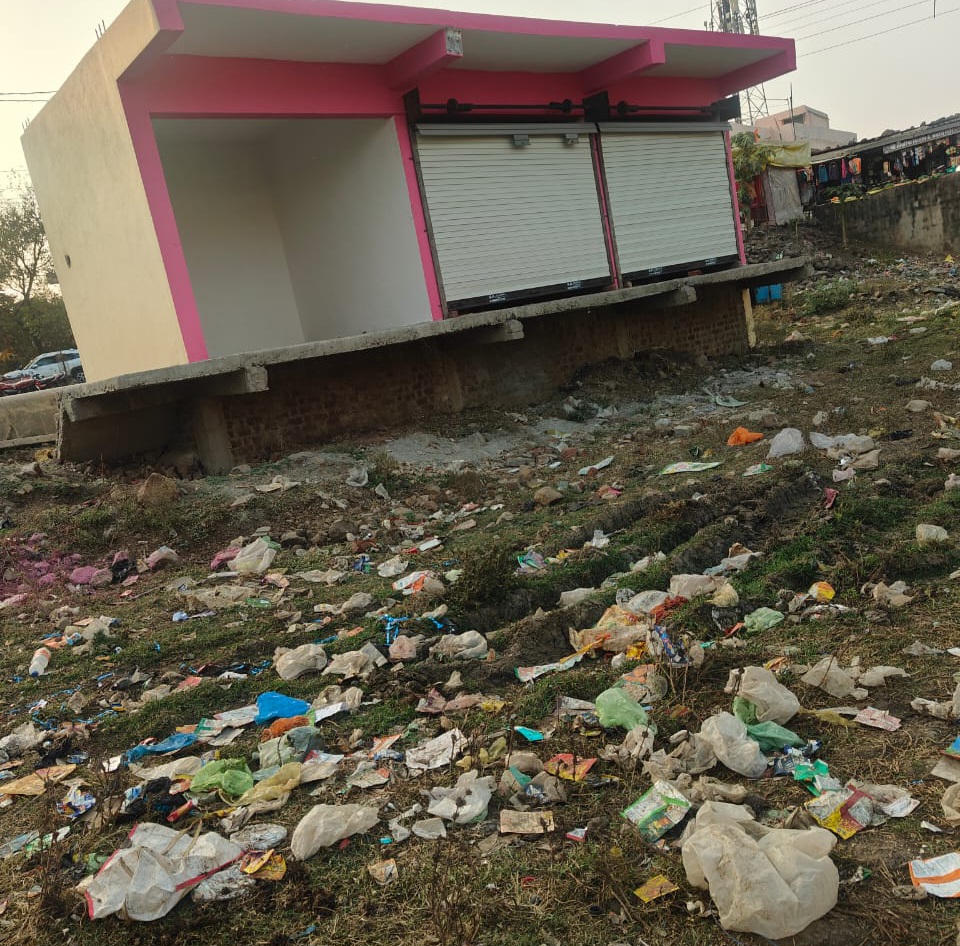 Raipuriya Main Drinking Water Well Jhabua Road रायपुरिया गांव का मुख्य पेयजल कुआँ, जिससे पूरे गांव को वर्षों से पीने का पानी सप्लाय किया जा रहा है