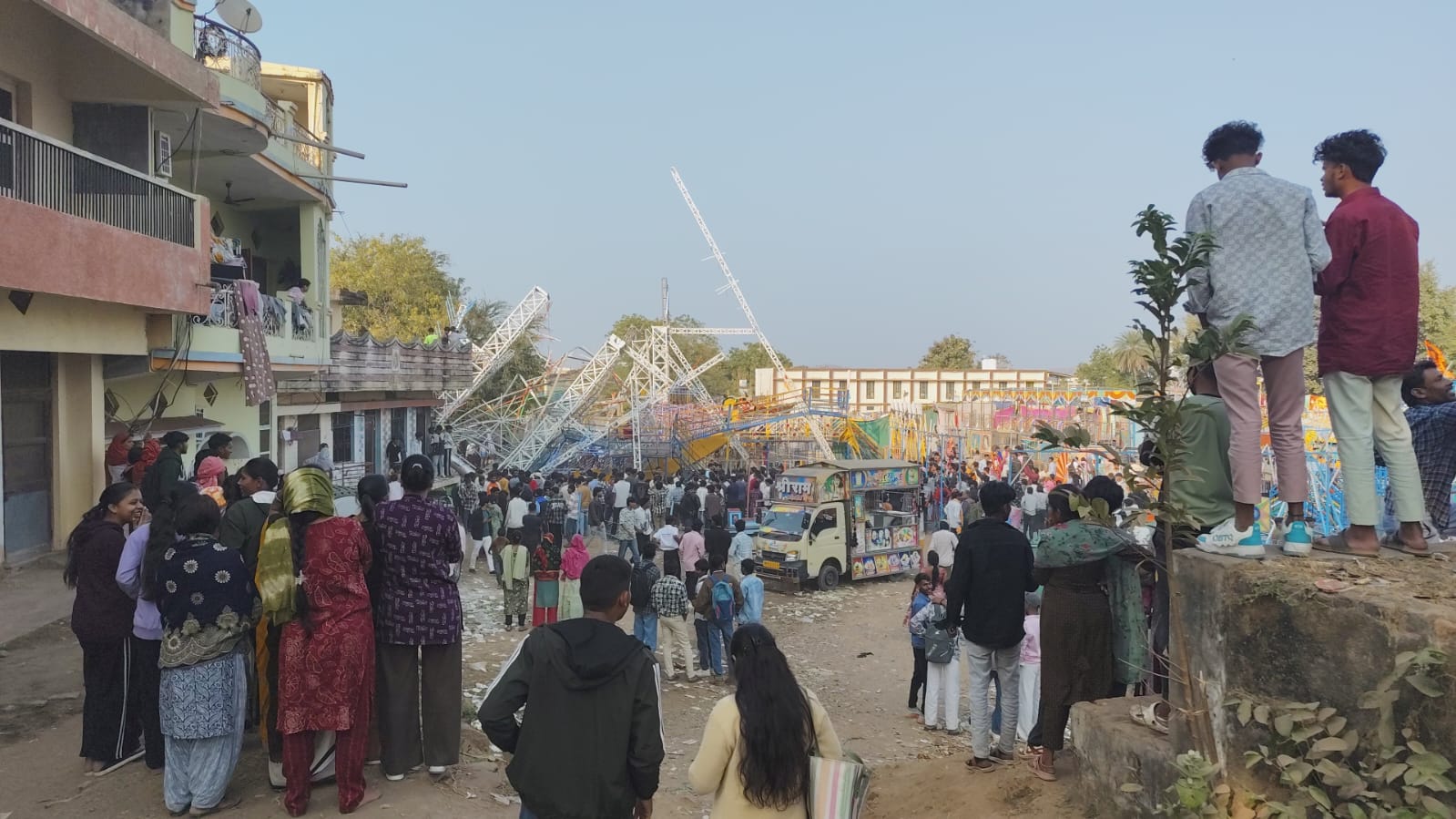 1 जनवरी से 20 जनवरी तक चलने वाले झाबुआ मेले में सुरक्षा लापरवाही के चलते बड़ा हादसा सामने आया।