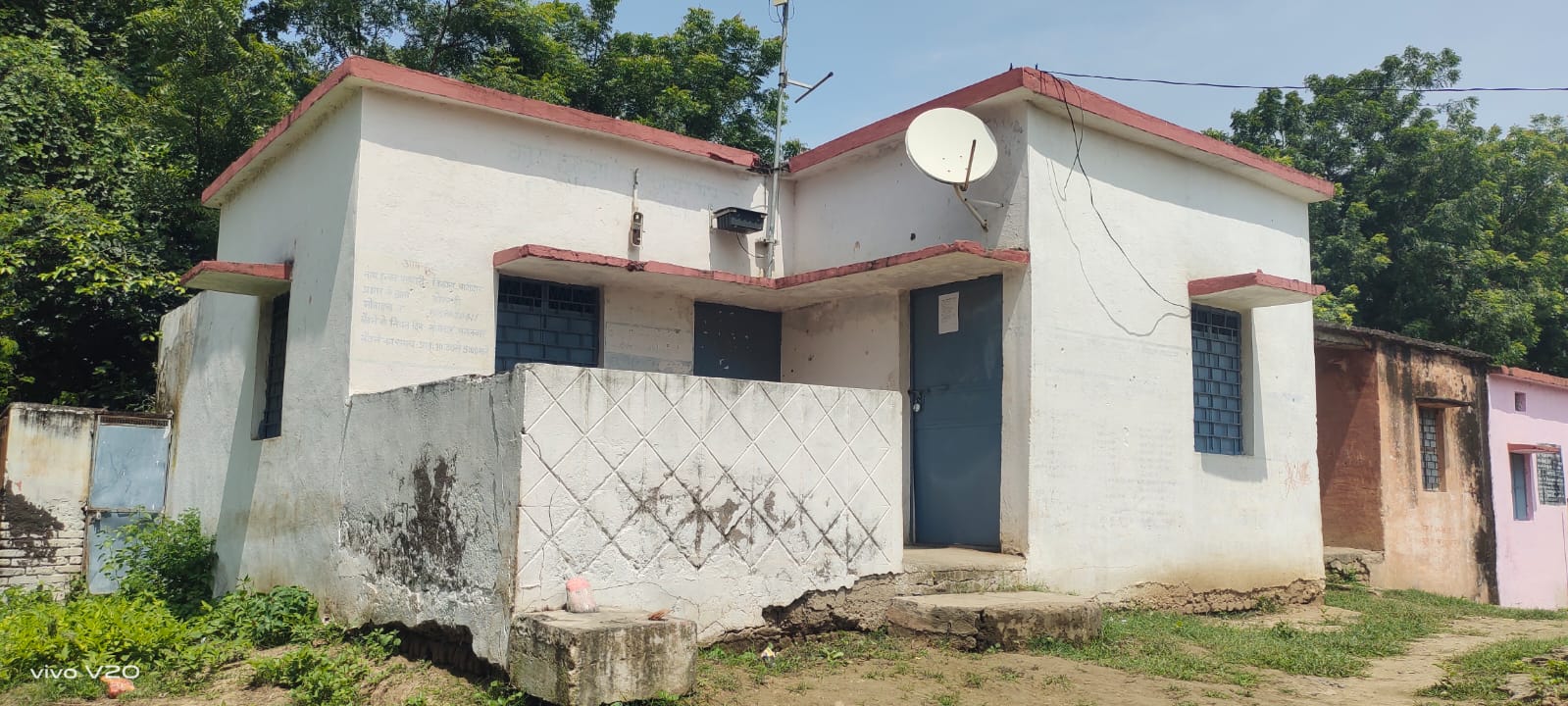 यही ग्राम पंचायत मोरगढ़ी का कार्यालय है, जहां से विकास कार्यों के नाम पर भुगतान की प्रक्रिया होती है। ग्रामीण अब पंचायत में पारदर्शिता और हर भुगतान का सार्वजनिक हिसाब मांग रहे हैं।